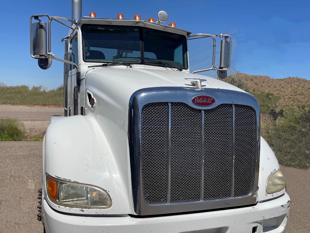 2009 PETERBILT 386 - Image 3